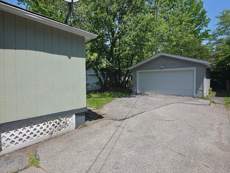 1035 Elbon Rd — Photo 23