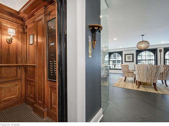 2nd image of 257 E Delaware Pl #10AB