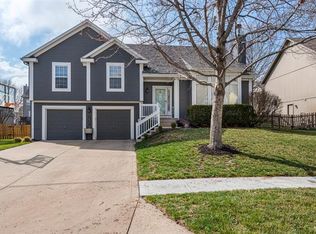 4830 Lakecrest Dr, Shawnee, KS 66218