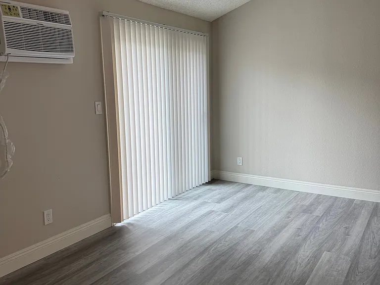 831 S Greenwood Ave #10 — Photo 16