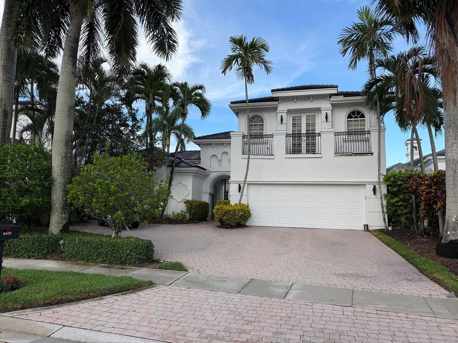 5 bed, 5.0 bath, 4916 sqft, $28,900 — Photo 1