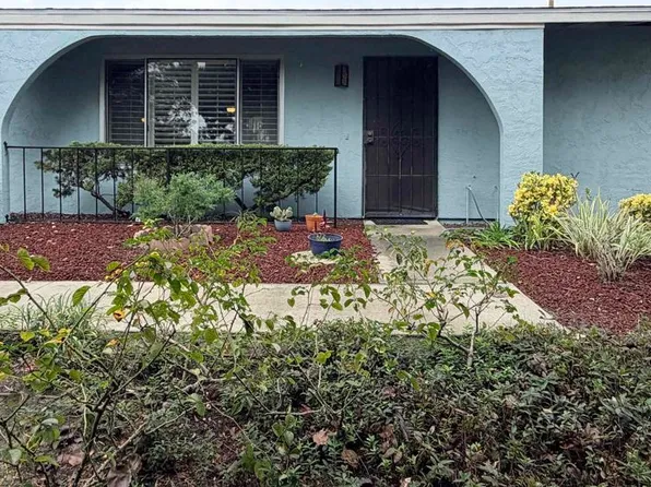 3599 Pear Blossom Dr, Oceanside, CA 92057