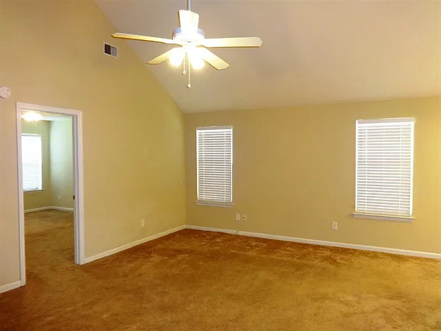 103 Scottswood Dr N — Photo 6