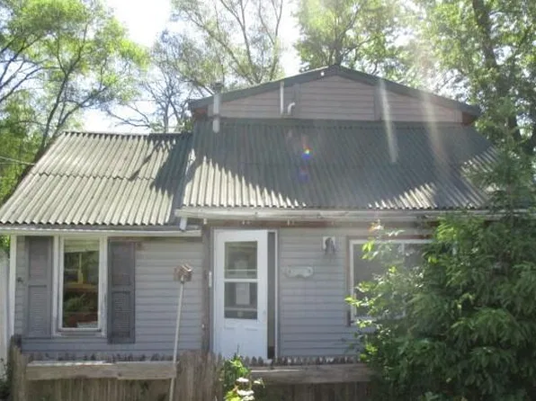 419 Woodlawn Ave, Burlington, WI 53105