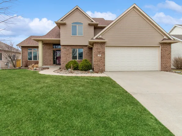 521 Brown Ct, Ames, IA 50014