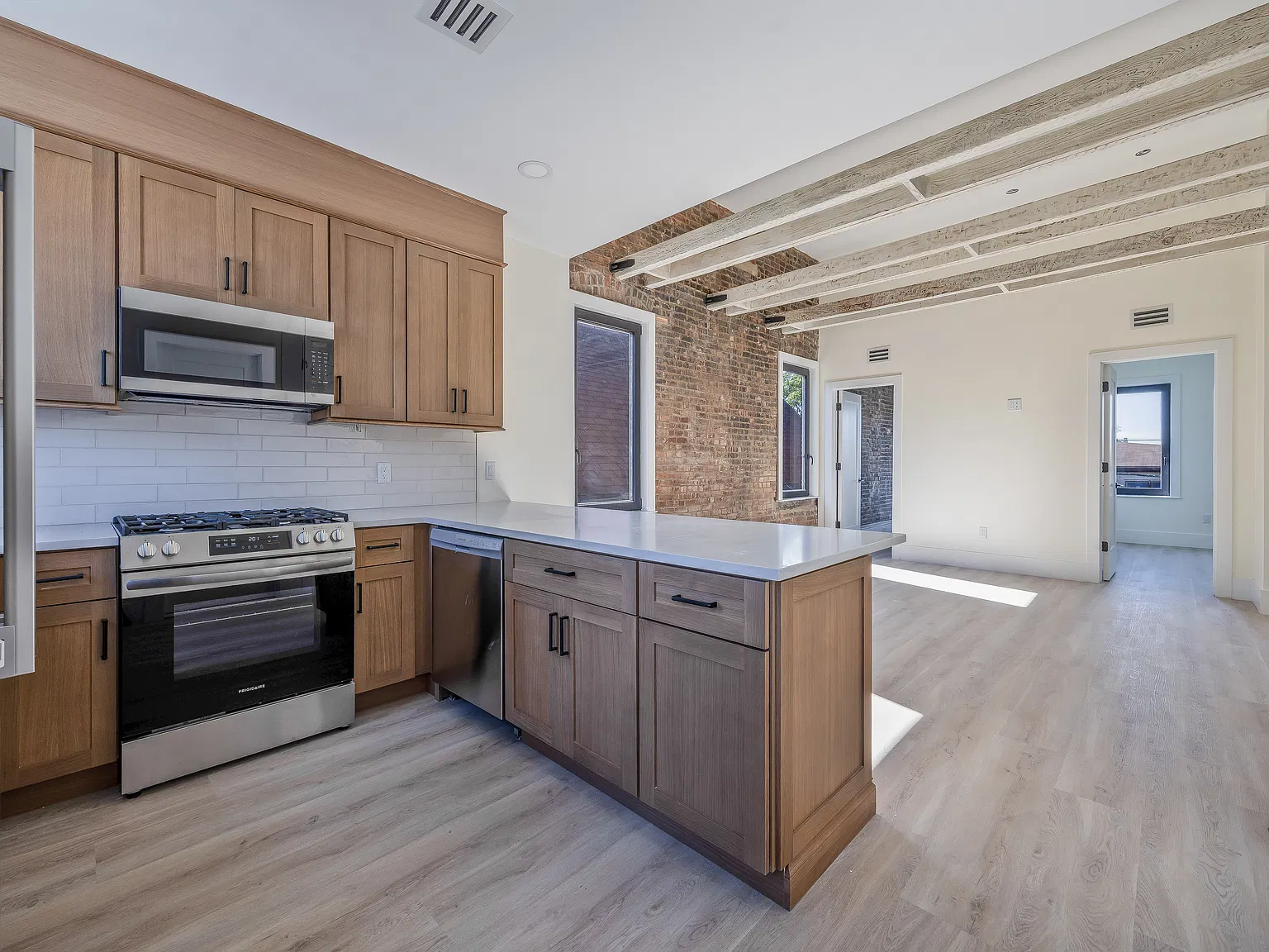 2 bed, 720 sqft, $3,300 — Photo 4