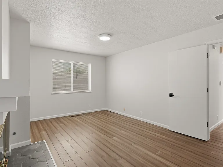 10021 Bridgepointe Ct NE — Photo 27