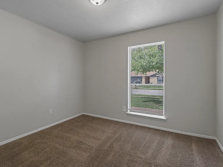 7012 Lincolnshire Ln — Photo 10
