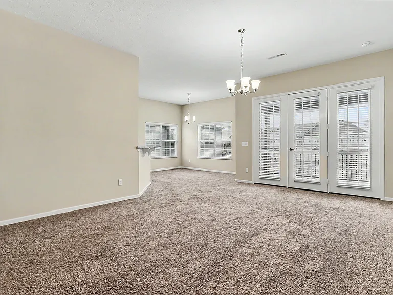 800 Redwood Ln — Photo 10