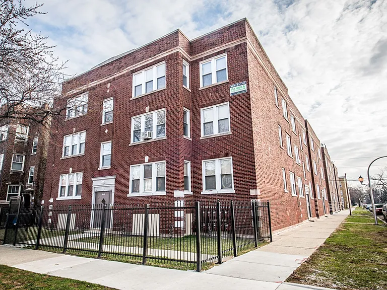1101 N LeClaire — Photo 9