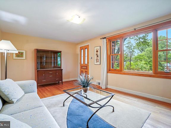 4th image of 8318 Haddon Dr