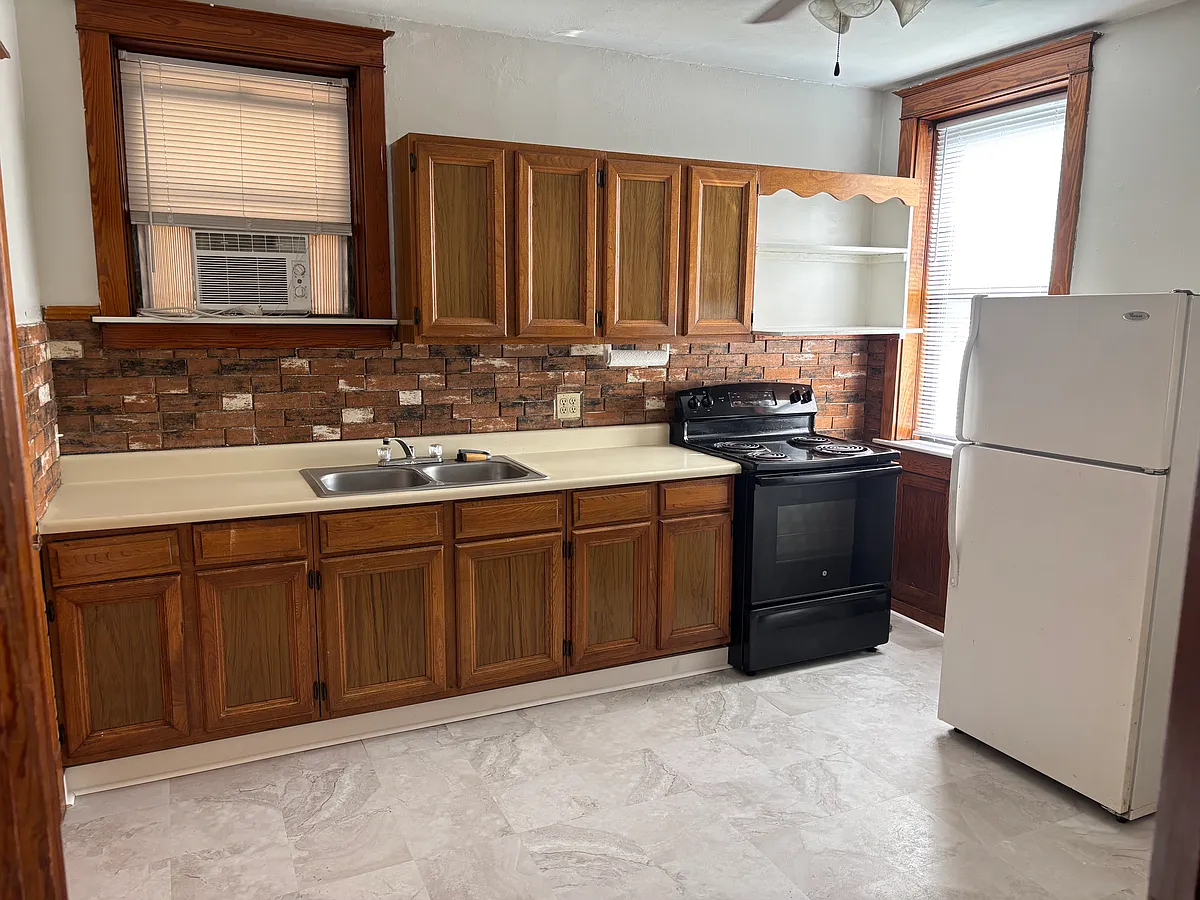 Building Photo - 3626 Bowen St #2F