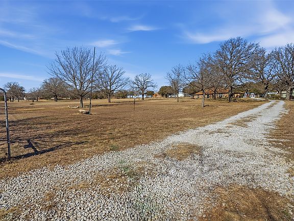 3rd image of 215 Younger Ranch Rd