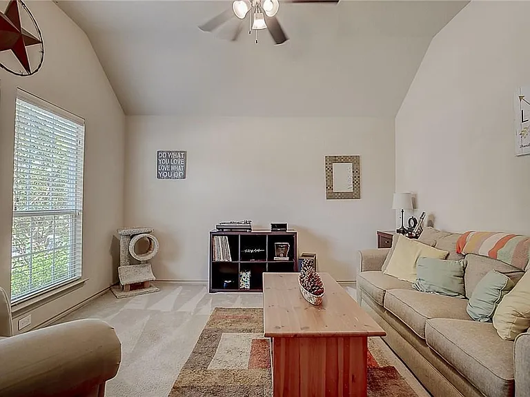 5009 Holliday Dr — Photo 6