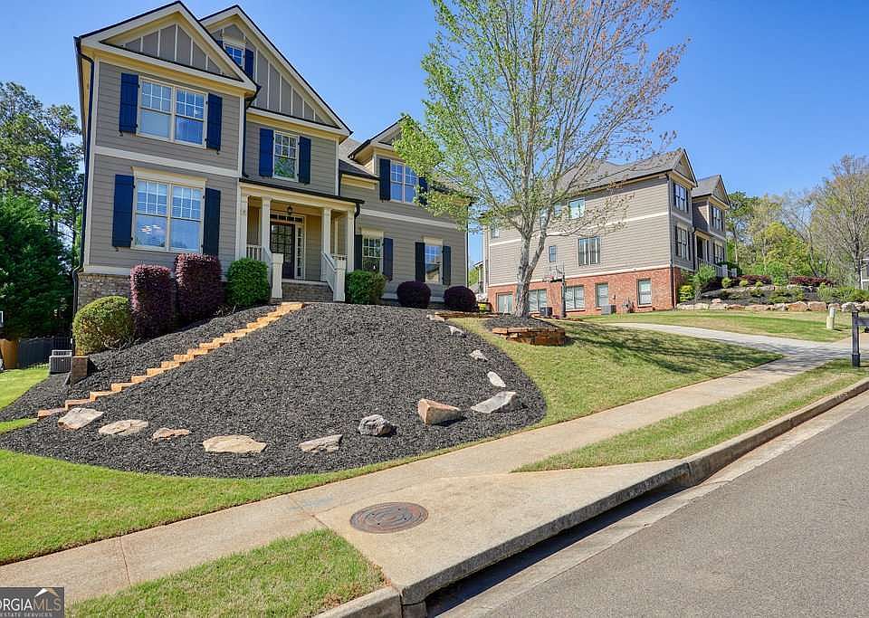 1st image of 302 Grant Ct
