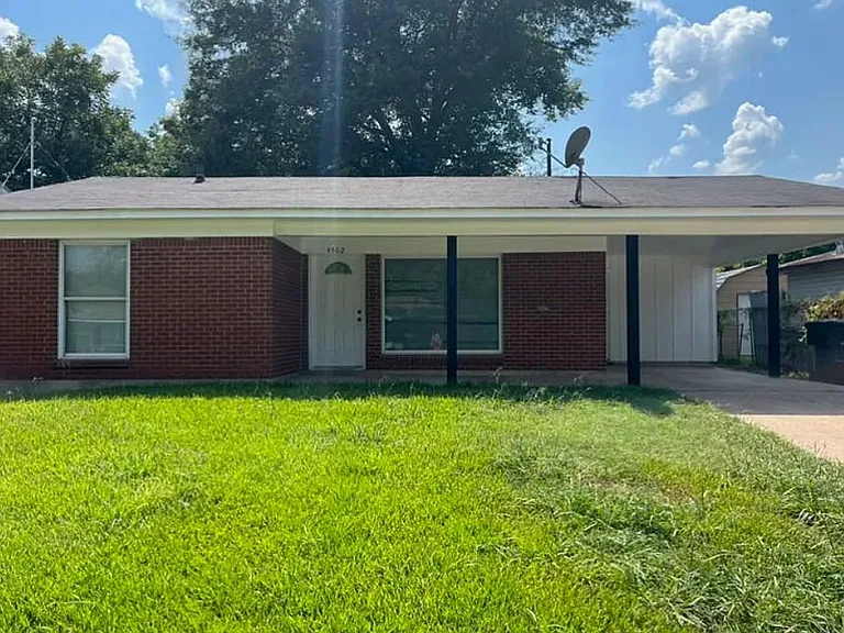 4502 Donnie Ave — Photo 1