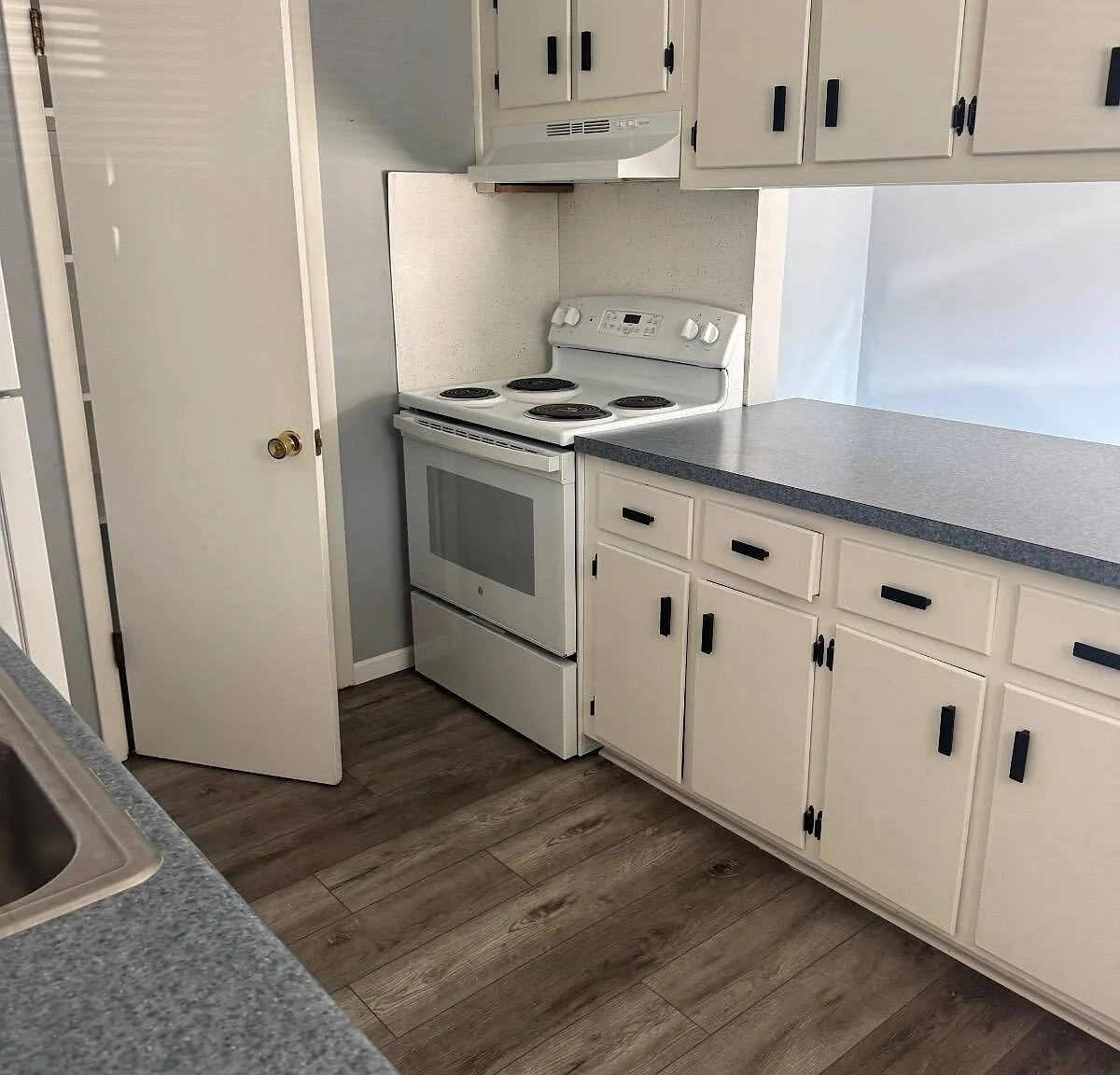 2 bed, 1.0 bath, $900 — Photo 2