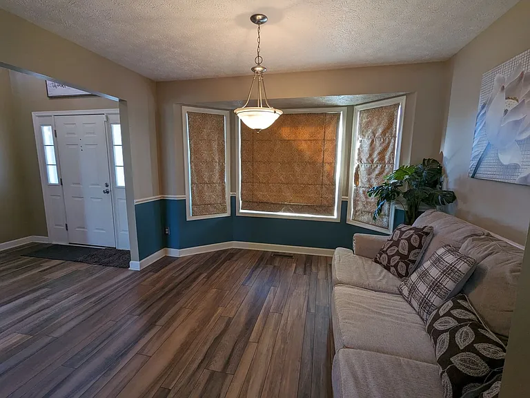 1457 Hollow Wood Ln — Photo 8