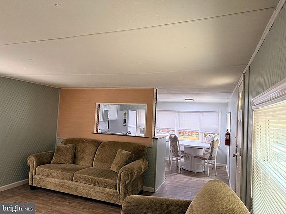 5th image of 10 Ashwood Dr