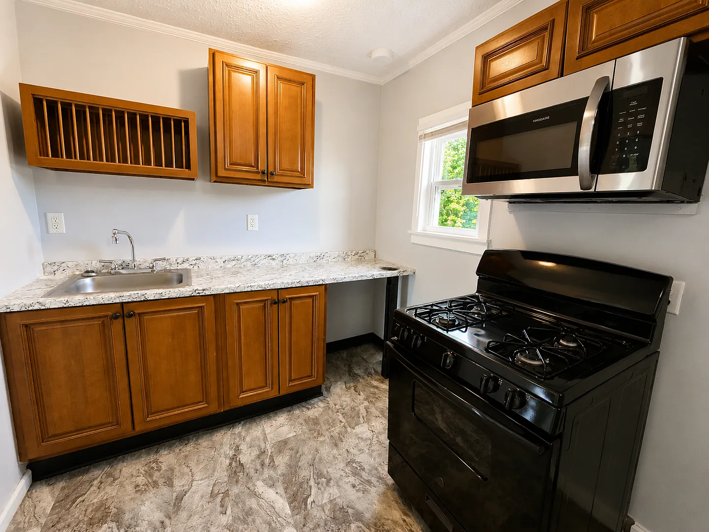 224 E Oak St — Photo 2