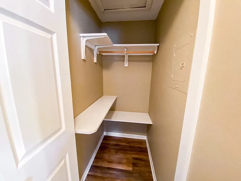 Capitol View Apartments — Photo 40