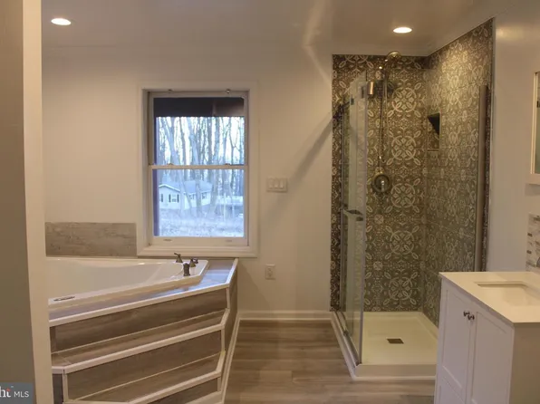 28 Henry Way, Linden, VA 22642