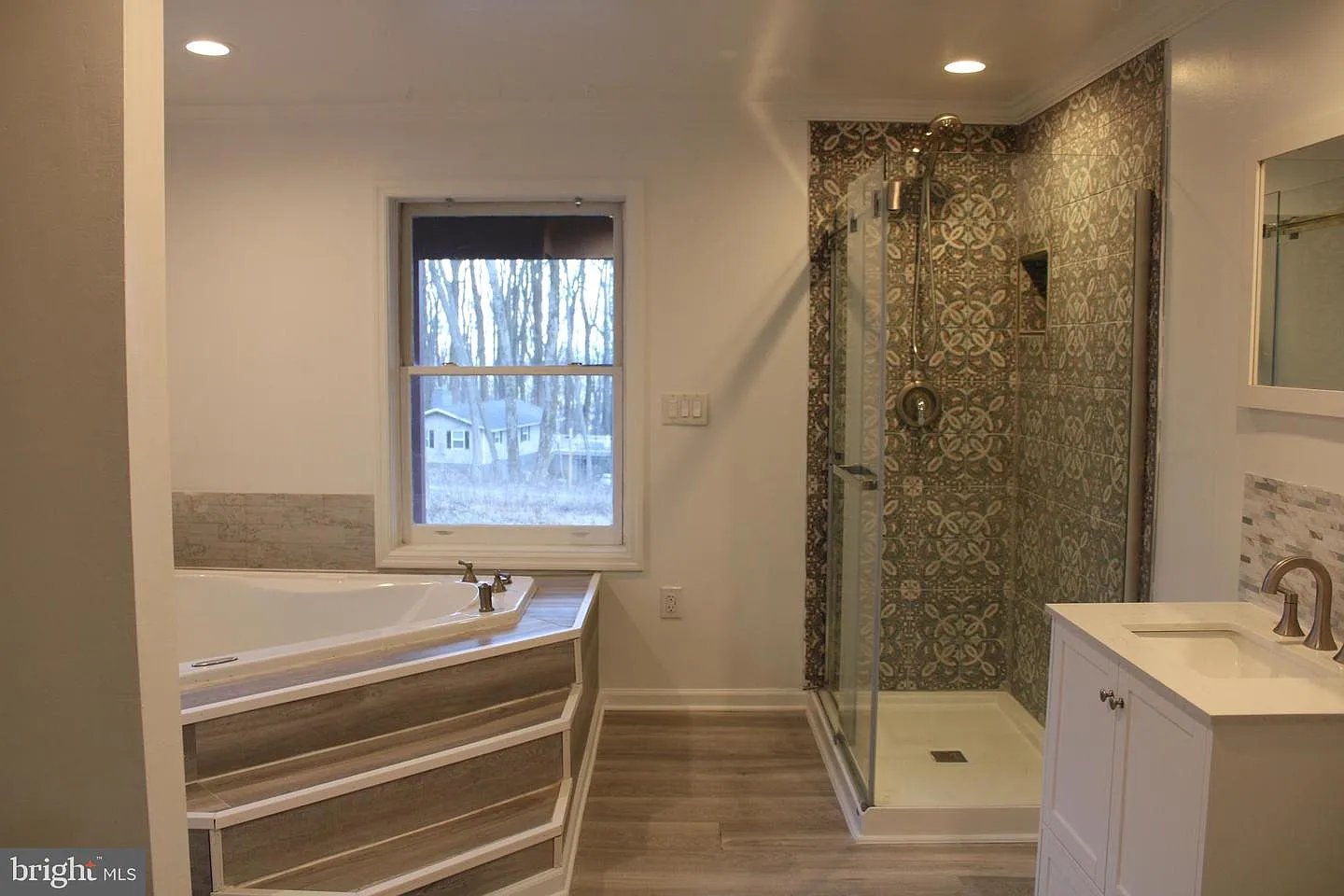 28 Henry Way photo 1