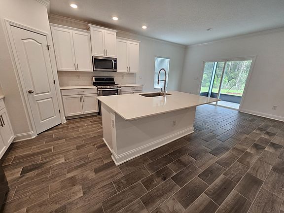 5th image of 375 Zancara St