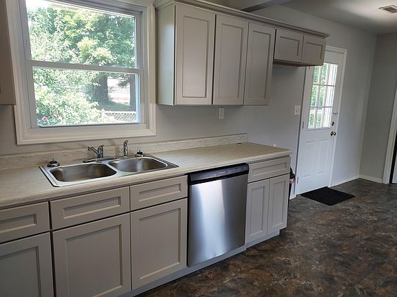 5th image of 518 Arnold St