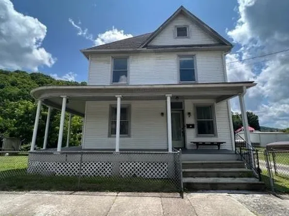 30 Diamond St, Elkins, WV 26241