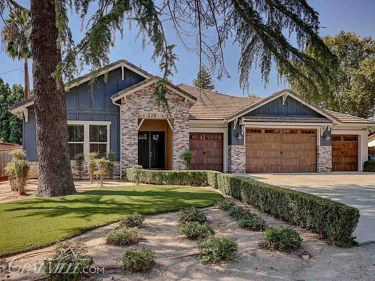 4809 N Sunset Ave — Photo 1