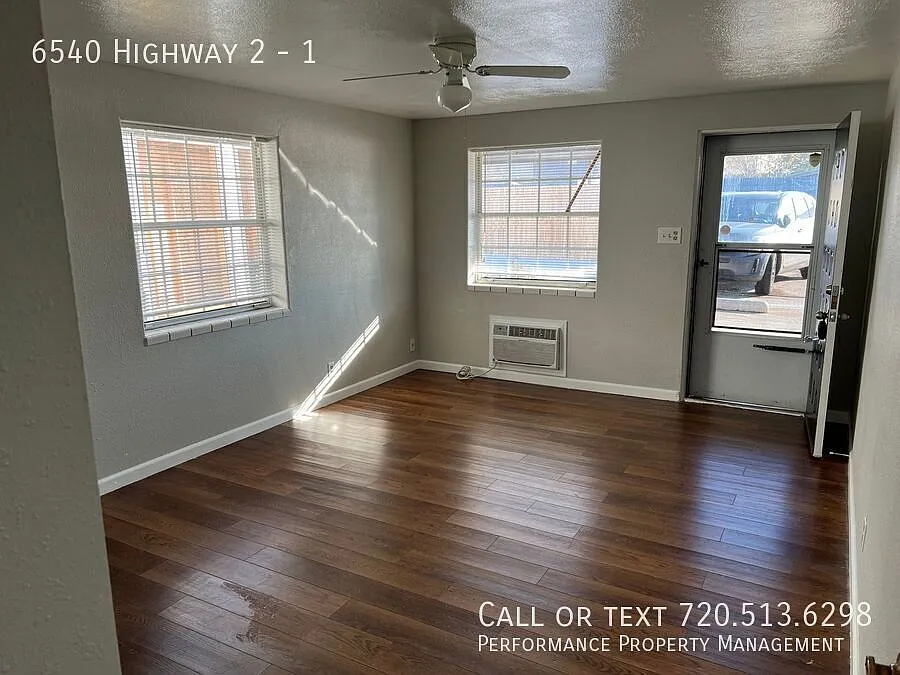 Studio Apartment with Utilities Included Near Downtown Denver — Photo 1