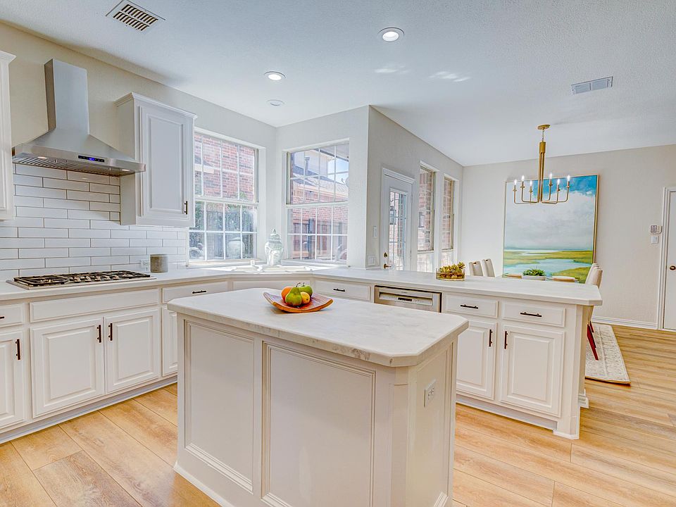 Open layout kitchen with island and breakfast bar