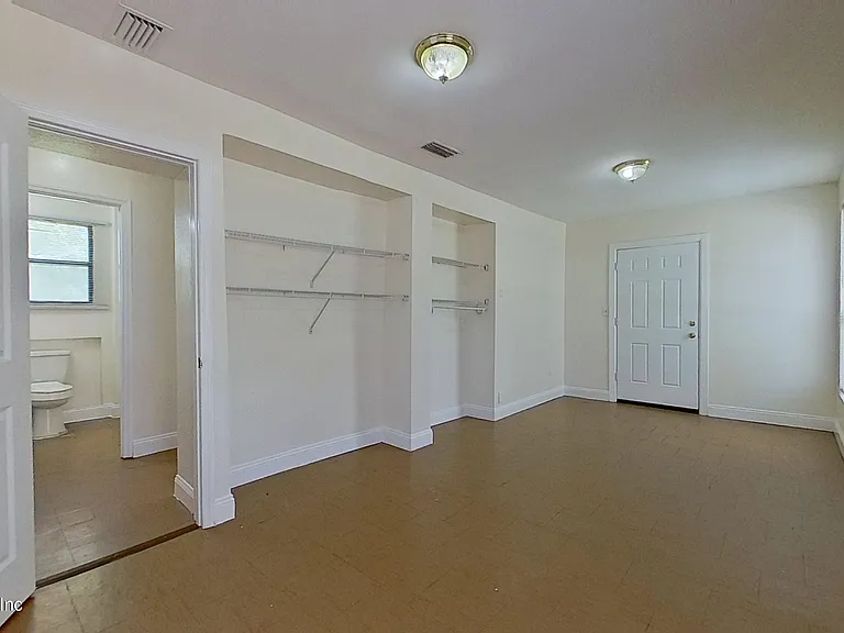 1049 Pippin St #B — Photo 9
