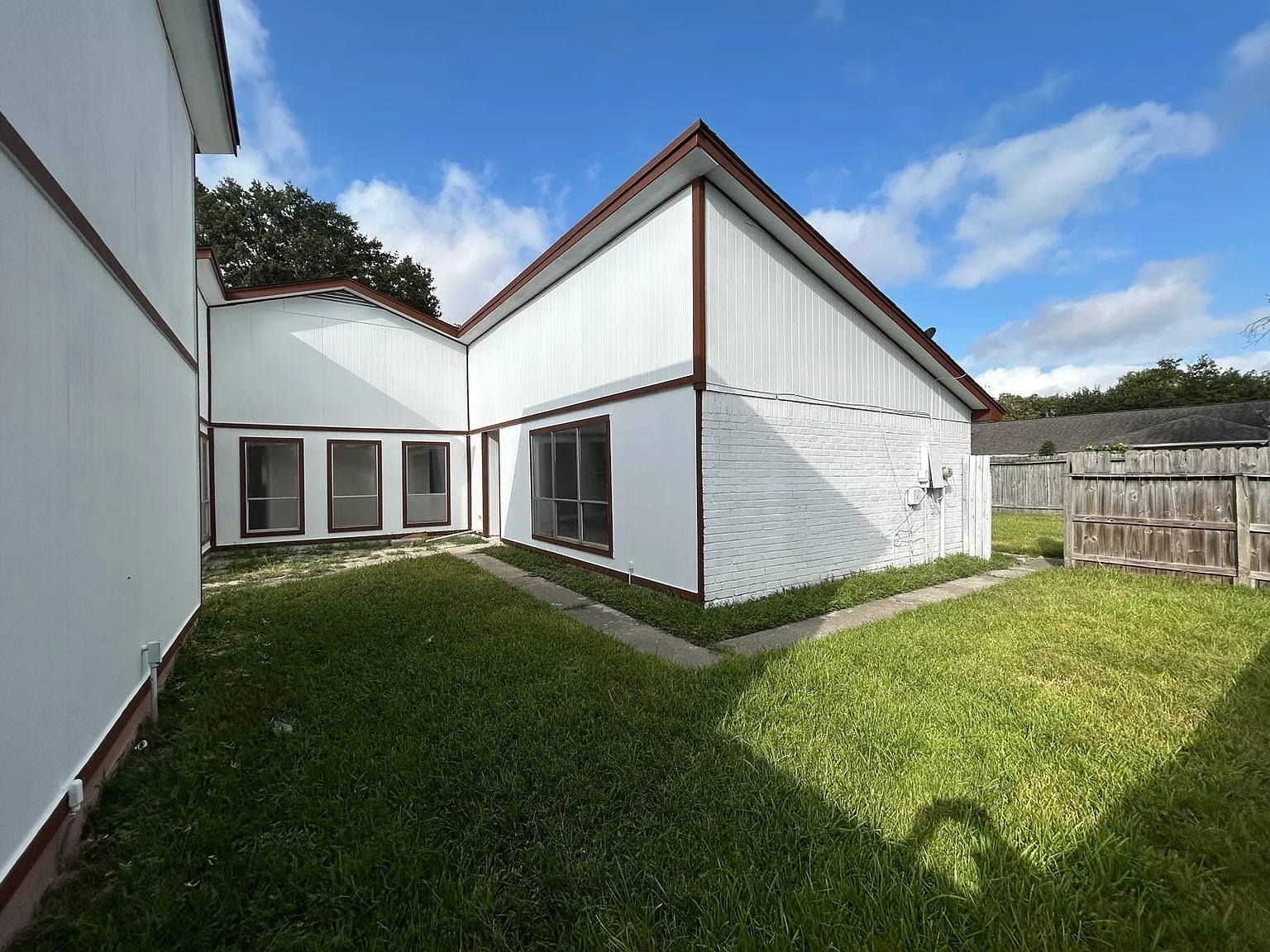 3 bed, 2.0 bath, 1708 sqft, $1,875 — Photo 3