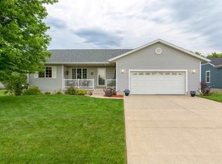 825 Jakob Ln, Evansdale, IA 50707
