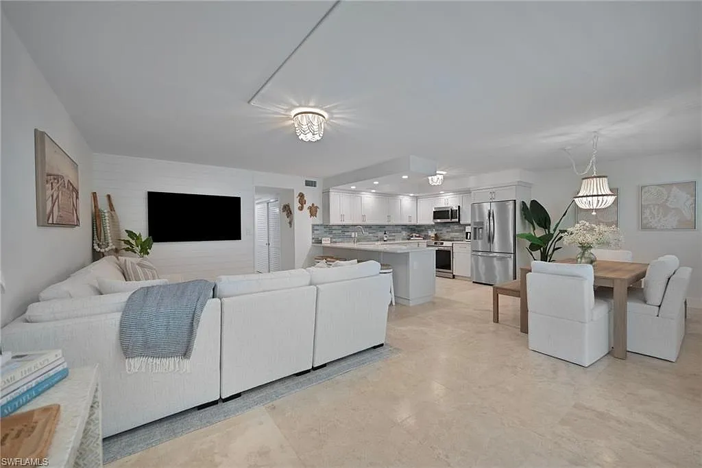 2 bed, 2.0 bath, 1060 sqft, $7,000 — Photo 3