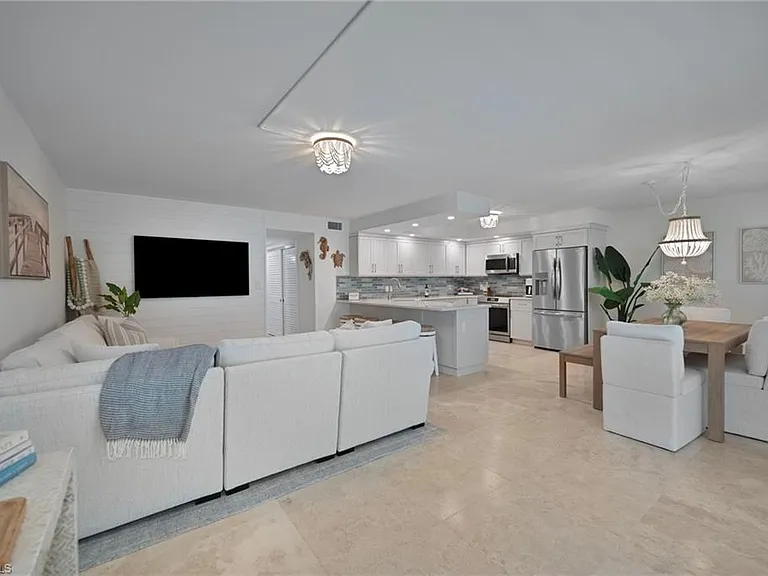 1950 Gulf Shore Blvd N #108 — Photo 3