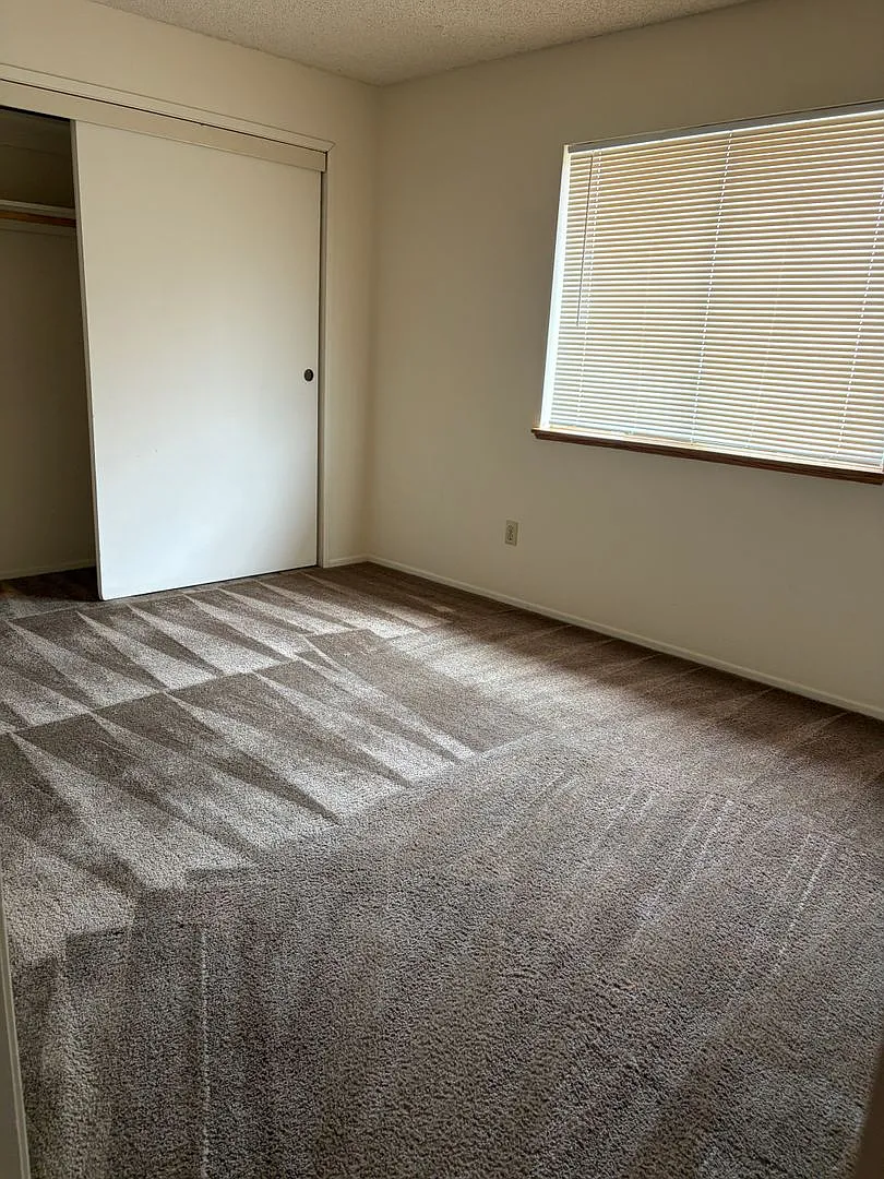 9641 North Loop Blvd — Photo 4