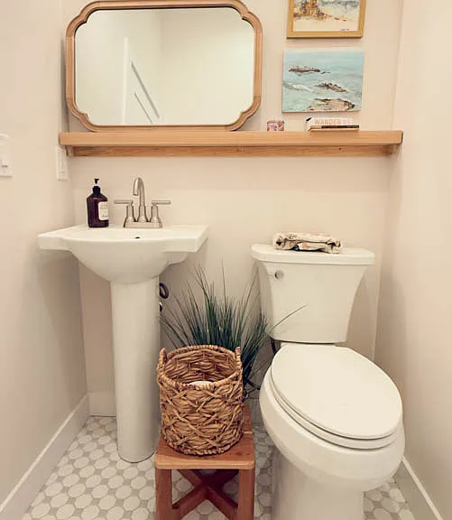 1/2 bath by front door