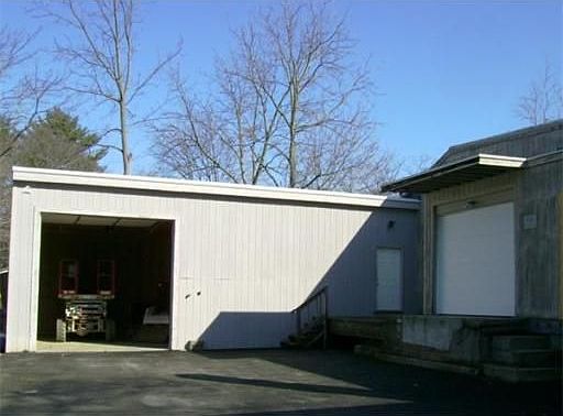 5th image of 443 Summer St