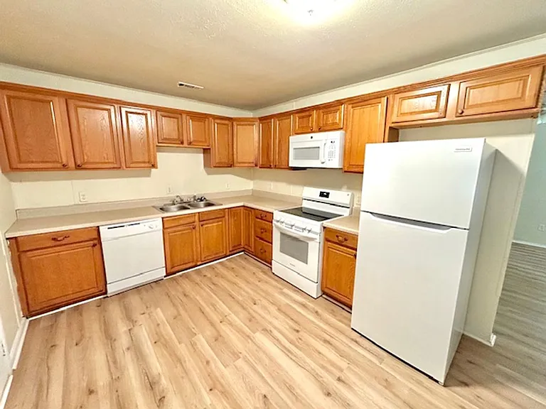 2433 Shepherd Dr NW — Photo 5