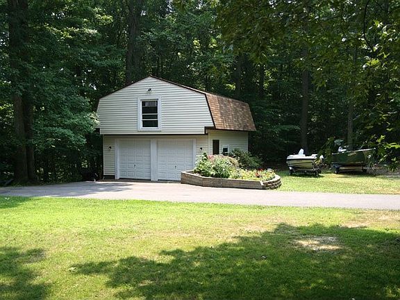 Garage w Game Room Above