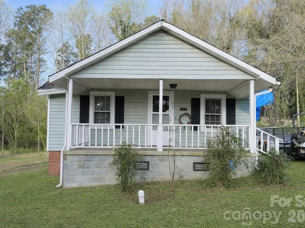 624 Blue St, Troy, NC 27371