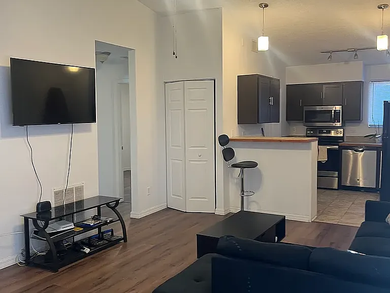 1563 Hancock Ln — Photo 5