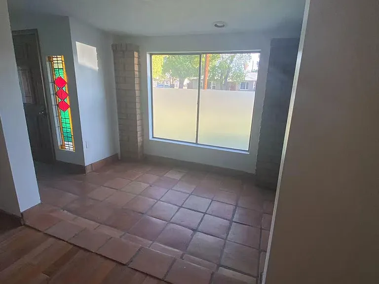 2142 E Clarendon Ave — Photo 3