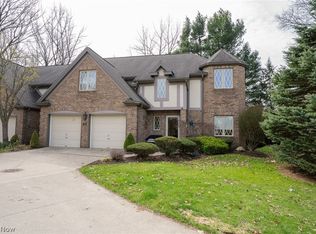26 Aberdeen Ct, Rocky River, OH 44116