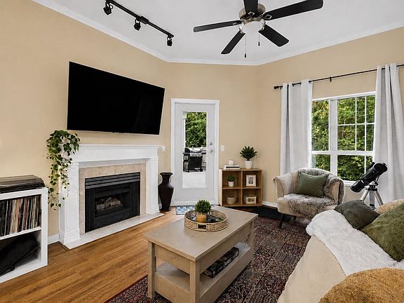 5th image of 2960 Princess Cres #418