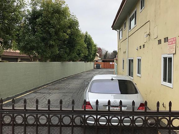 1702 S Mayflower Ave (Driveway) Monrovia