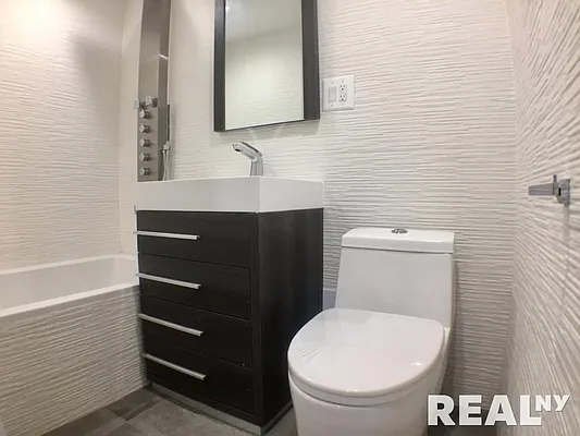 Rented by REAL New York | media 3